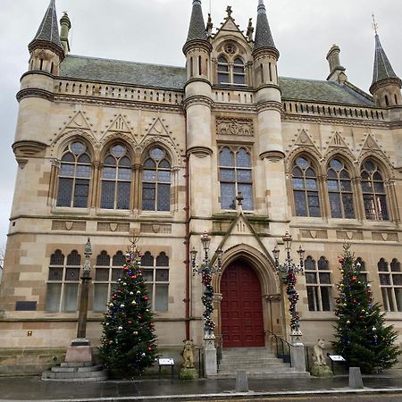 No 10 Immaculate City Centre, Top Floor 2 Bed Flat With Free Parking Inverness Extérieur photo