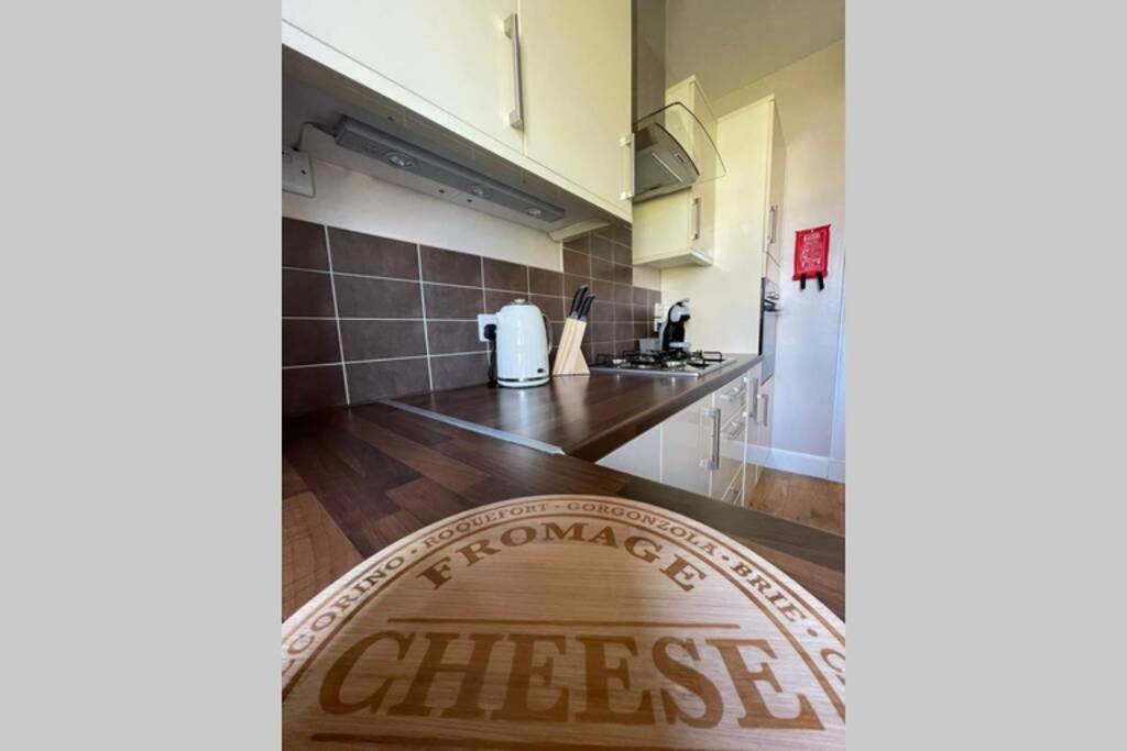 No 10 Immaculate City Centre, Top Floor 2 Bed Flat With Free Parking Inverness Extérieur photo